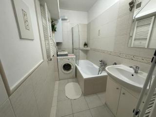 Attic Flat in the Center - Bratislava - 5