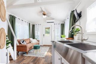6 A Little Wanderlust Lux Tiny House, Firepit, Boat Parking, 5 Mins to Lake, Downtown - Guntersville - 4