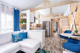 8 All Decked Out, Luxury Tiny House, Boat Parking Mins to Lake Guntersville, Downtown - Guntersville - 4