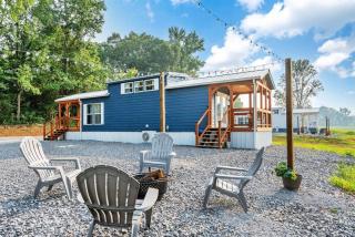 8 All Decked Out, Luxury Tiny House, Boat Parking Mins to Lake Guntersville, Downtown - Guntersville - 0