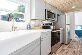 2 Villa D'Azur Luxury Tiny House Mins to Lake Guntersville, Downtown, Firepit - Guntersville - 7