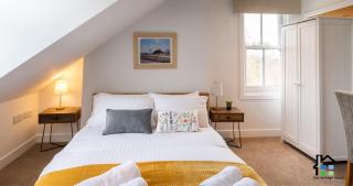 Cambridge Stays - 2BR Flat - Walk to train station & the centre - Prime location - Free allocated parking - 3