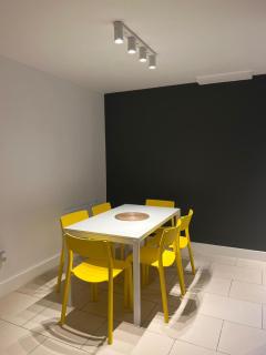 Secluded and spacious apartment - Dublin - 4