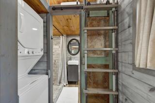 Willie the Modern Tiny Home w/Hot-tub & FireTable - Fredericksburg - 9