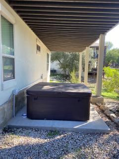 Upscale 5BR Home on Lake Travis with HotTub & Lake Views - Lago Vista - 4