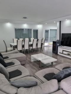 Mikaela Guest House 2 - Ramada - 9