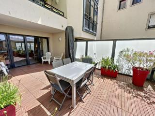 Appartement PMR avec Terrasse au Cœur de Granville, Proche Plage et Port - FR-1-361-508 - 2