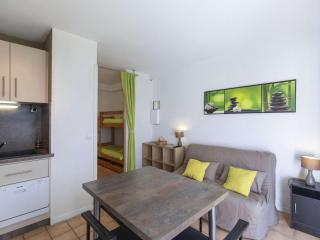 Charmant T2 avec balcon, coin nuit, kitchenette équipée et accès direct aux activités de montagne. - FR-1-400-120 - Eaux-Bonnes - 5