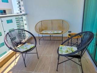 Spectacular*2bed*balcony* Ac*Near Beach MONTU 1404B - 2
