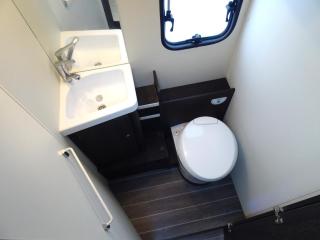RollerTeam Zafiro 685 - 5 Berth Motorhome - Kirton - 2