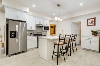 Modern Bellevue Home 10 Mi to Downtown Seattle! - 9