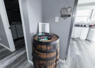 Hoosier Dugout Den - Bloomington - 5