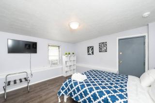 ROKU TVs - Washer & Dryer - QueenBeds - GroupStay - Pittsburgh - 7