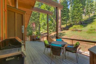 Fairway Favorite - Walk to Tahoe City Shops, Dining & Lake - Pet Friendly - Tahoe City - 7