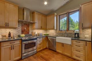 Fairway Favorite - Walk to Tahoe City Shops, Dining & Lake - Pet Friendly - Tahoe City - 3