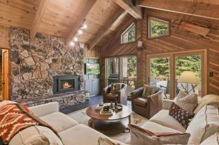 Sleeping Bear Lodge- Remodeled 3BR Cabin- Fireplace- Ski Shuttle- Pet-Friendly - Truckee - 0