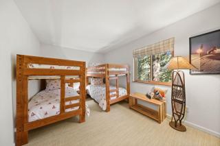 Sleeping Bear Lodge- Remodeled 3BR Cabin- Fireplace- Ski Shuttle- Pet-Friendly - 1
