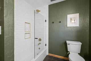 Sleeping Bear Lodge- Remodeled 3BR Cabin- Fireplace- Ski Shuttle- Pet-Friendly - Truckee - 3