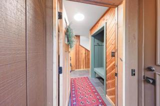 Sleeping Bear Lodge- Remodeled 3BR Cabin- Fireplace- Ski Shuttle- Pet-Friendly - Truckee - 6