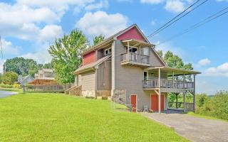 Birds Eye Cabin - Sunset & Starry Retreat Pet Friendly w Private HotTub, Fire Pit and Game Room - Ellijay - 5
