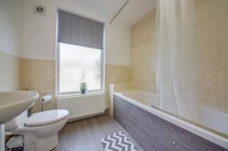 Spacious 4 Bed - Near Amenities - Walkley - 9
