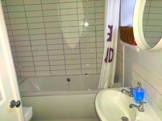 Quiet & Relaxing 2-bedroom apartment - Free parking & Pets welcome - Swansea - 4
