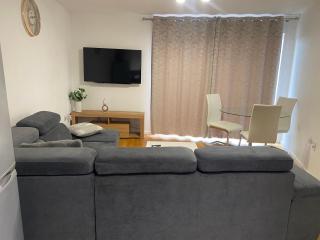 Eaglet 2 Bedroom Luxury Home near Etihad Staduim - 1