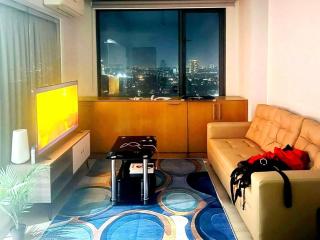 one bedroom suite with stunning city views on 38th floor in Eastwood Metro Manila - Manila - 2