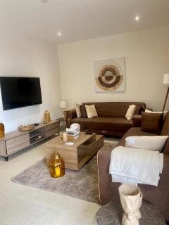 Incredible 2 Bedroom Space Available - Accra - 2