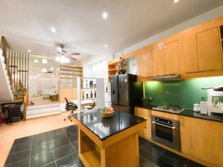 Huge Living Room + 5 bedrooms with Private baths - Bangkok - 8