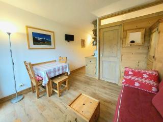 Studio-cabine rénové, ski-aux-pieds, balcon sud, 4 pers, Plagne Villages, centre station - FR-1-351-29 - La Plagne - 4