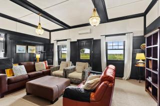 Farmhouse Charm - Coastal Comforts and Country Views - Cowes - 0
