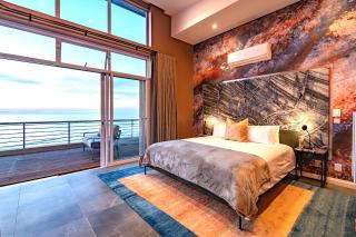 Serviced Beach Penthouse, 100k Gemstone display, All Ensuite - 9