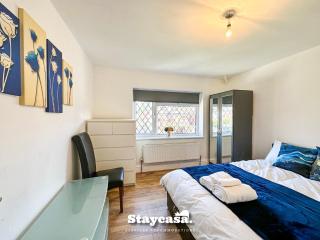 Beautiful Detached Villa - Jacuzzi Bath - Parking - Manchester - 3