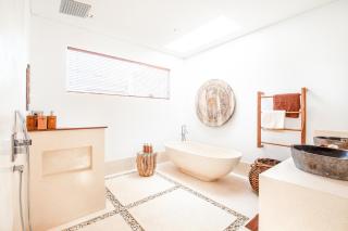 Seaside Haven Charming 4BR Villa, 5 Min to beach - 5