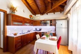 Lito's Central Gem - Cozy Dream Getaway - Calamata - 1