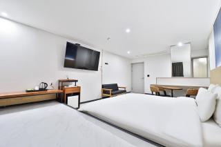 Calm Rest Hotel Busan Sasang - Busan - 4