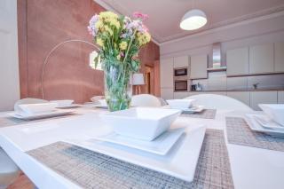 Stylish 2BR Designer Flat Holland Park - London - 3