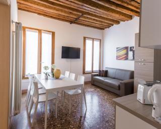 Accademia Charm Apartments by Wonderful Italy - Venice - 7