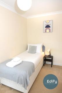 City Centre Townhouse, Sleeps 8, Free Parking - Southampton - 2