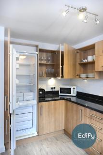 City Centre Townhouse, Sleeps 8, Free Parking - Southampton - 3