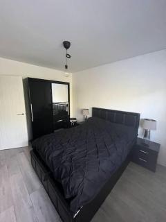 1-bed apartment w/ electric fireplace - 6