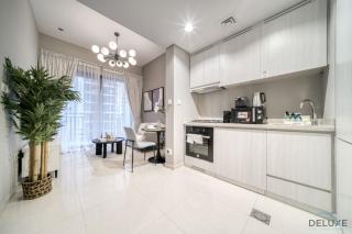 Exclusive Offer Delightful 1BR with Pool Views by Deluxe Holiday Homes - Dubai - 2