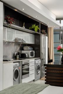 Modern Studio with Pool, Parking and King Bed in Historic Cape Town City Centre - Città del Capo - 1
