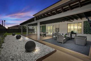 Villa Blanca 4bd Mega Home w Games BBQ and more - 9