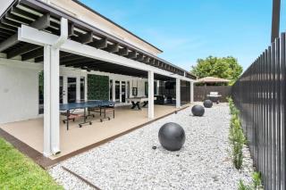 Villa Blanca 4bd Mega Home w Games BBQ and more - 8