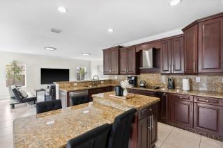 Villa Blanca 4bd Mega Home w Games BBQ and more - 1