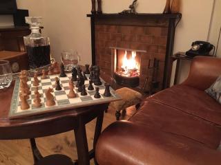 Gamekeepers Cottage, hot tub & open fire. - Gaywood - 6