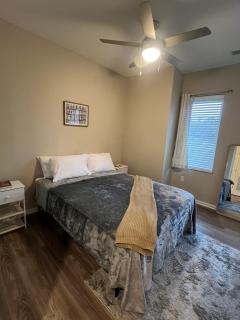 End Of Summer Deals!! Modern 2 Bed 1 BR in Heart of Midtown Kansas City! - Kansas City - 2