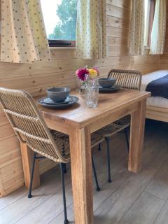 Shepherd's Huts in Barley Meadow at Spring Hill Farm - Oxford - 8